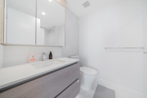 305-2085 Skyline Court, Burnaby, BC 