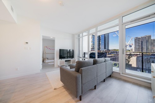 305-2085 Skyline Court, Burnaby, BC 