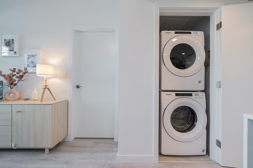 305-2085 Skyline Court, Burnaby, BC 