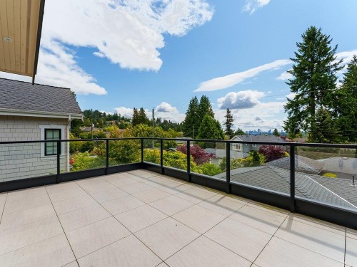 1260 Kings Avenue, West Vancouver, BC 