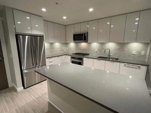 202-2651 Library Lane, North Vancouver, BC 