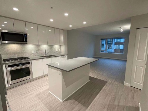 202-2651 Library Lane, North Vancouver, BC 