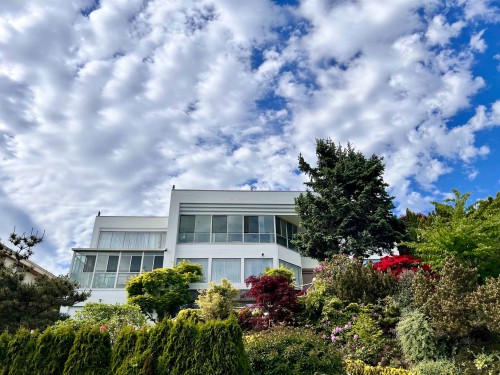 2555 Westhill Drive, West Vancouver, BC 