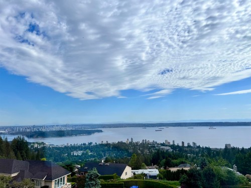 2555 Westhill Drive, West Vancouver, BC 