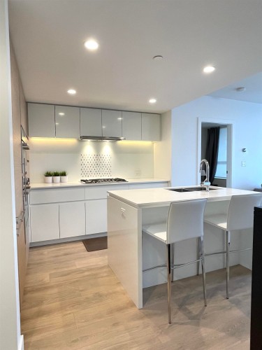 801-5508 Hollybridge Way, Richmond, BC 