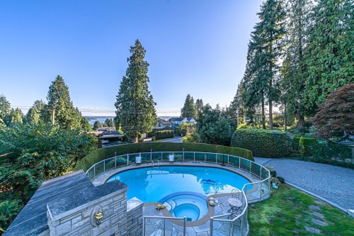 1361 Mathers Avenue, West Vancouver, BC 