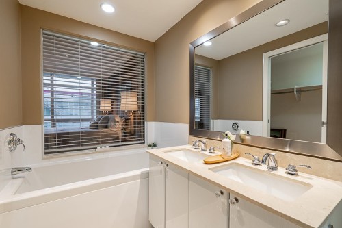 905-172 Victory Ship Way, North Vancouver, BC 