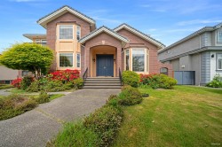 6589 Kitchener Street  Burnaby, BC V5B 2J7