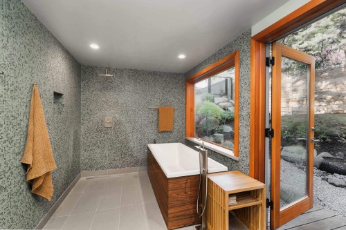 6329 Sunshine Coast Highway, Sechelt, BC 