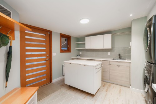 6329 Sunshine Coast Highway, Sechelt, BC 