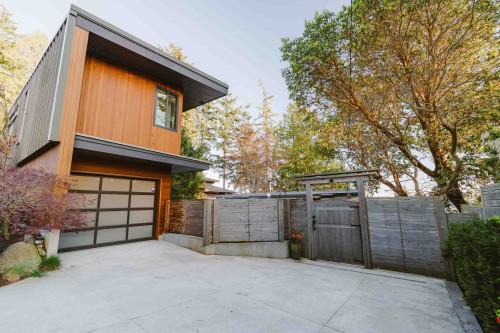 6329 Sunshine Coast Highway, Sechelt, BC 