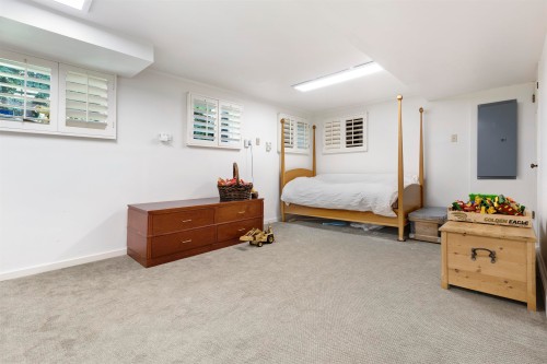 670 Montroyal Boulevard, North Vancouver, BC 