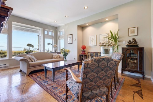 670 Montroyal Boulevard, North Vancouver, BC 