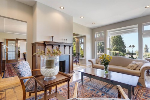 670 Montroyal Boulevard, North Vancouver, BC 