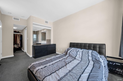 Th16-8677 Capstan Way, Richmond, BC 