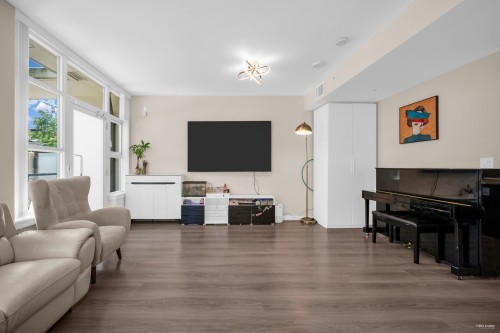 Th16-8677 Capstan Way, Richmond, BC 