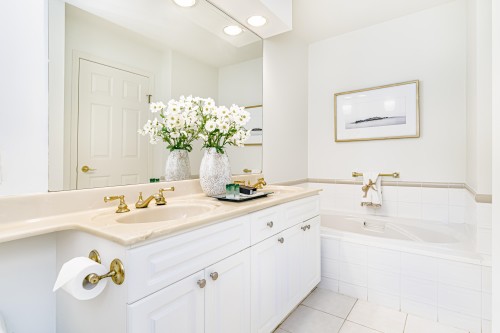 213-5835 Hampton Place, Vancouver, BC 