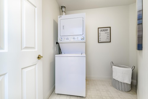 213-5835 Hampton Place, Vancouver, BC 