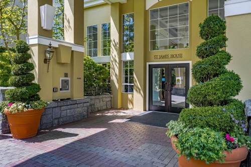 213-5835 Hampton Place, Vancouver, BC 