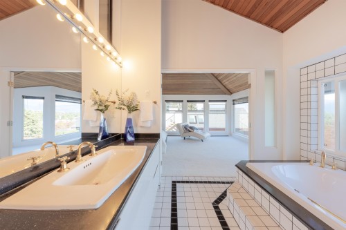 4393 Puget Drive, Vancouver, BC 