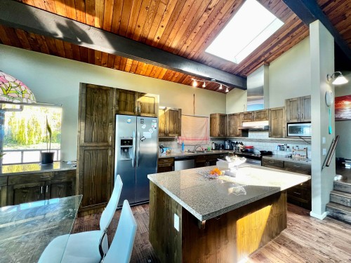 5129 Chapman Road, Sechelt, BC 
