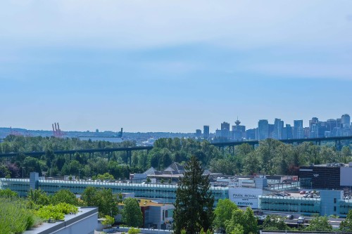 102-908 Keith Road  West Vancouver, BC V7T 1M3