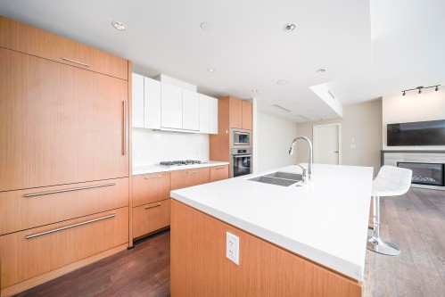 102-908 Keith Road, West Vancouver, BC 