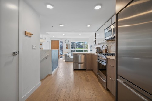 355 16Th Avenue E, Vancouver, BC 