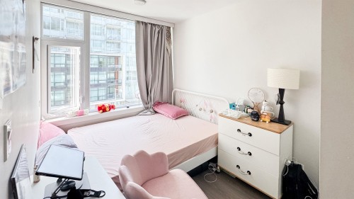 615-8699 Hazelbridge Way, Richmond, BC 