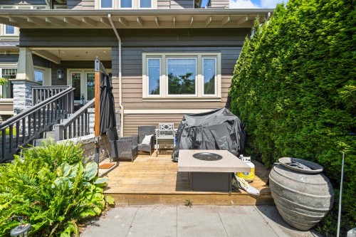 2575 7Th Avenue W, Vancouver, BC 