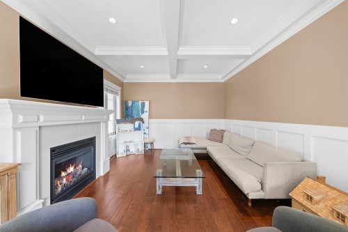 2575 7Th Avenue W, Vancouver, BC 