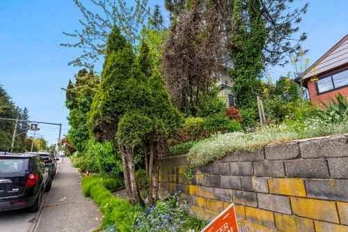 451 Eighth Avenue E, New Westminster, BC 
