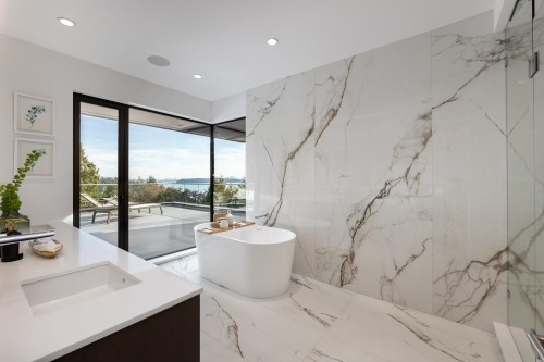 449 Hillcrest Street, West Vancouver, BC 