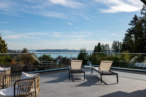 449 Hillcrest Street, West Vancouver, BC 