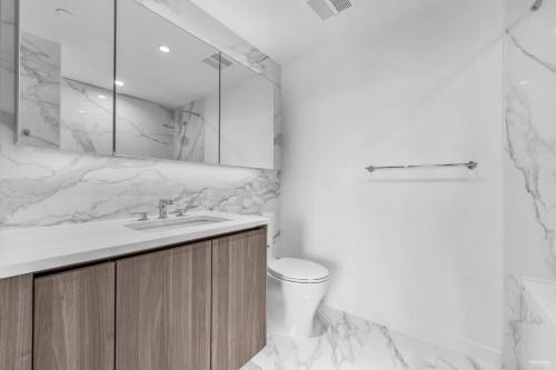 815-8611 Hazelbridge Way, Richmond, BC 