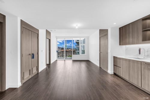 815-8611 Hazelbridge Way, Richmond, BC 