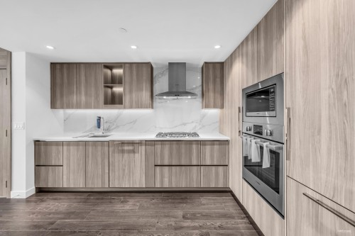 815-8611 Hazelbridge Way, Richmond, BC 