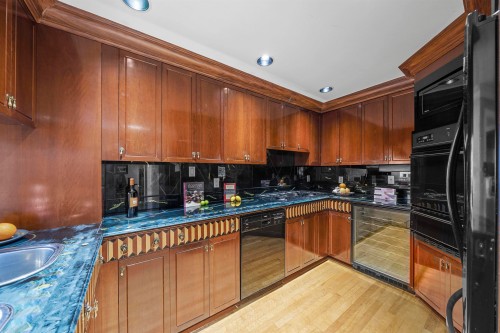 1130 Ironwork Passage, Vancouver, BC 