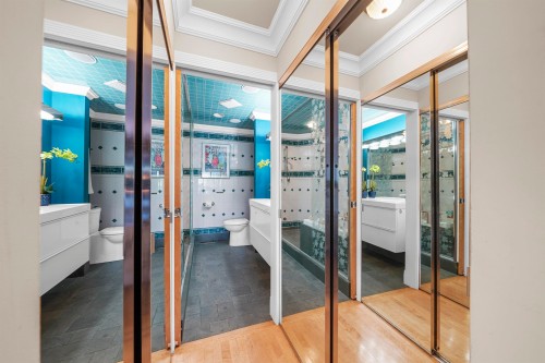 1130 Ironwork Passage, Vancouver, BC 