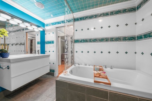 1130 Ironwork Passage, Vancouver, BC 