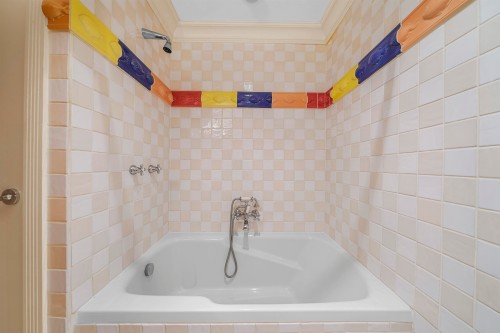 1130 Ironwork Passage, Vancouver, BC 