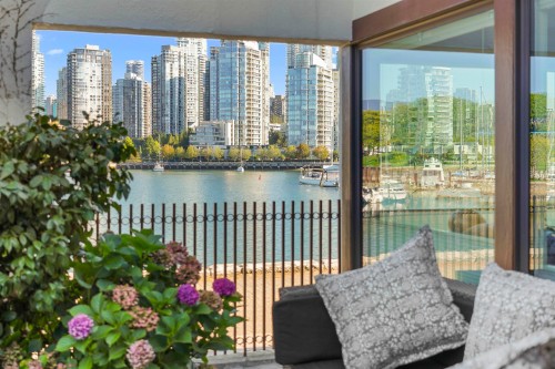 1130 Ironwork Passage, Vancouver, BC 