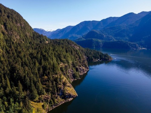 24 Of Croker Island E, North Vancouver, BC 