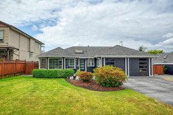 10579 245b Street  Maple Ridge, BC V2W 1G5