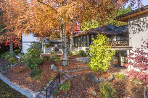 1243 Chartwell Place, West Vancouver, BC 