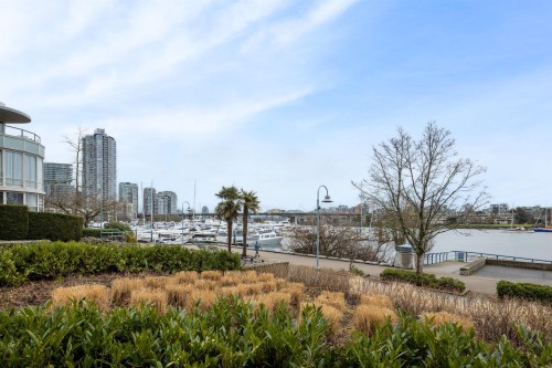 907-1288 Marinaside Crescent  Vancouver, BC V6Z 2W5