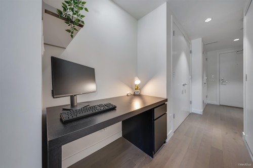 209-9060 University Crescent, Burnaby, BC 