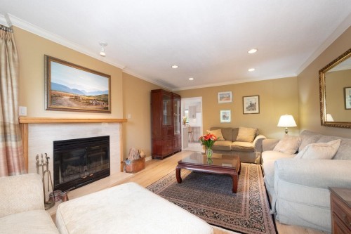 530 Queens Road E, North Vancouver, BC 