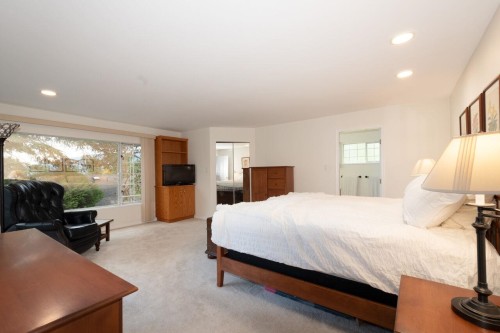 530 Queens Road E, North Vancouver, BC 