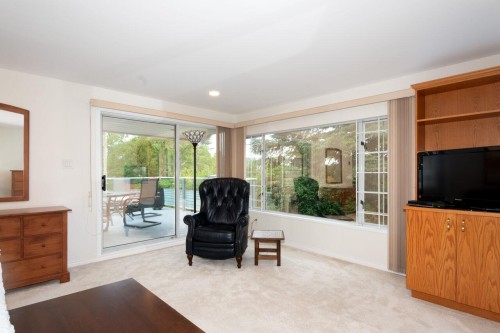 530 Queens Road E, North Vancouver, BC 